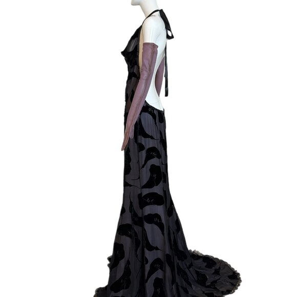 NINA RICCI 2011 Vintage Runway Full Look: Backless Gown + Leather Gloves - Picture 9 of 12